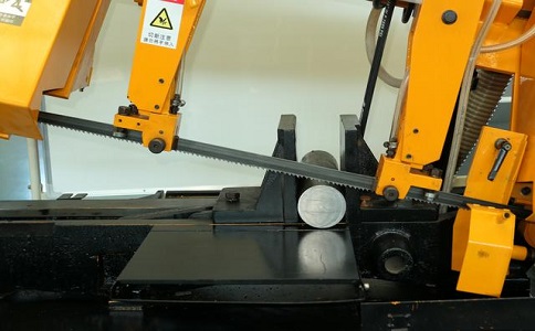 衡山数控带锯床自动送料精度会出现偏差吗？