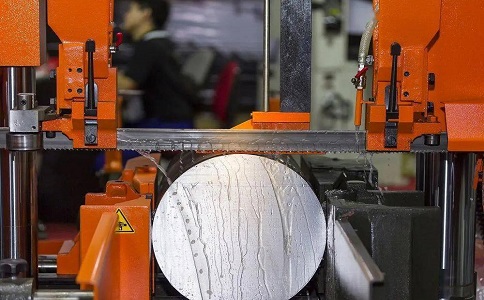 衡山立式金属带锯床切削出现跑带故障解决方法！